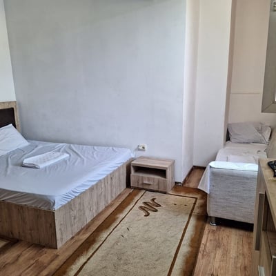 Rent of furnished 5-room apartments, 150 m², Faleza Nord, Constanța, Romania